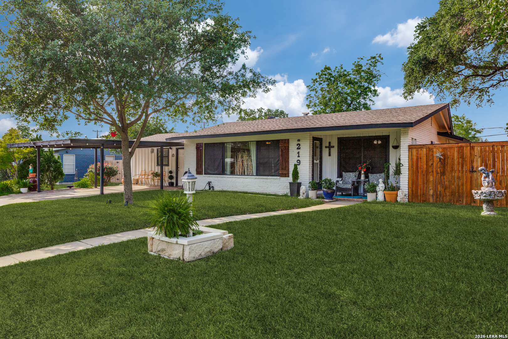 219 Pinewood Ln
