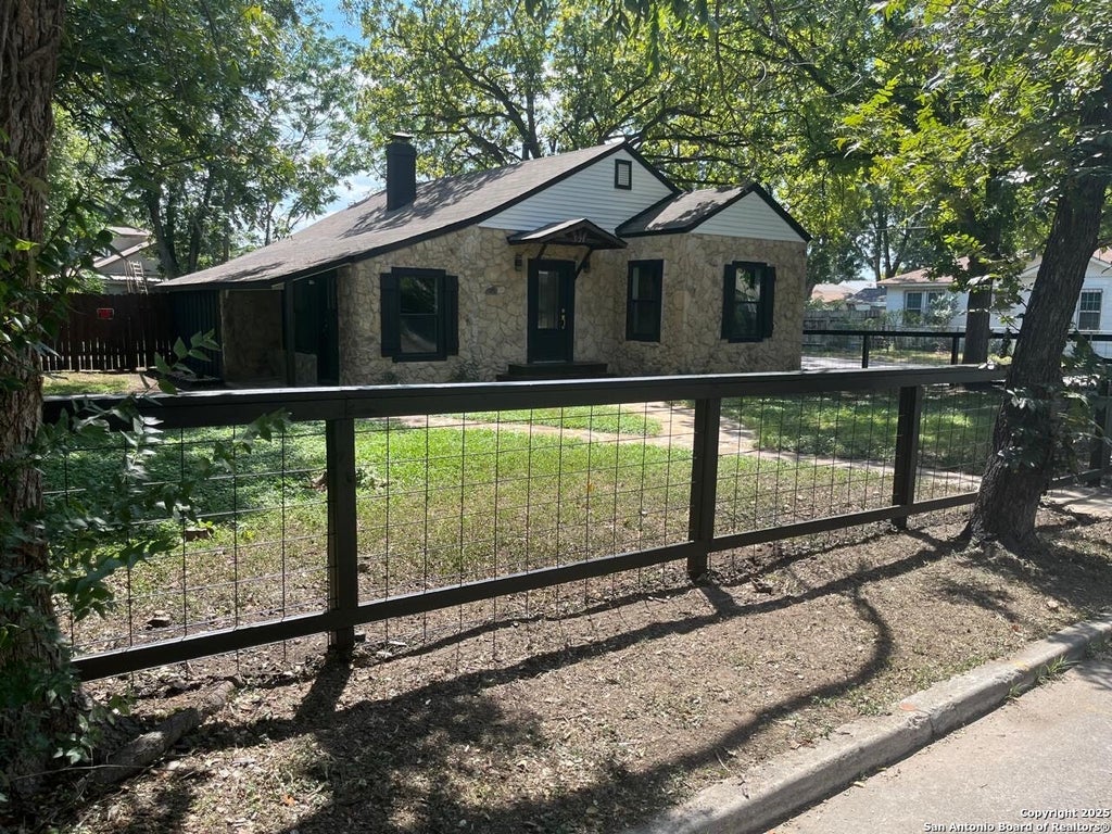 Photo of 520 Frost, San Antonio, TX 78201 (MLS # 1874700)
