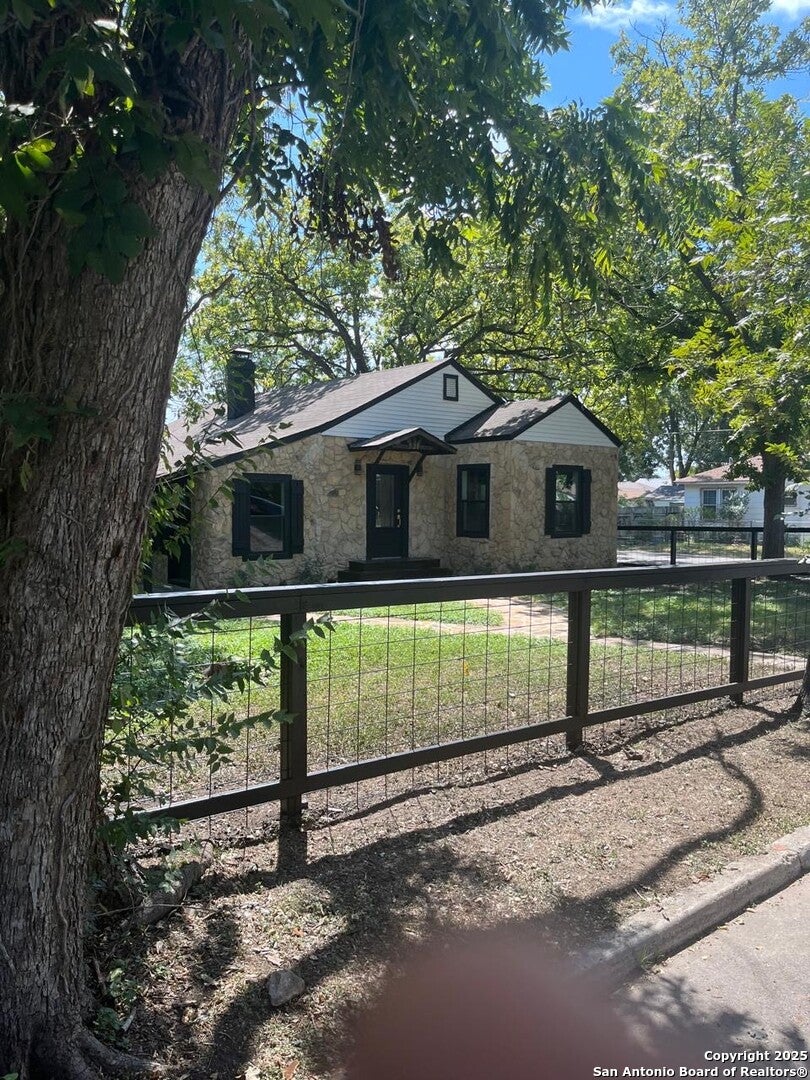 Photo of 520 Frost, San Antonio, TX 78201 (MLS # 1874700)