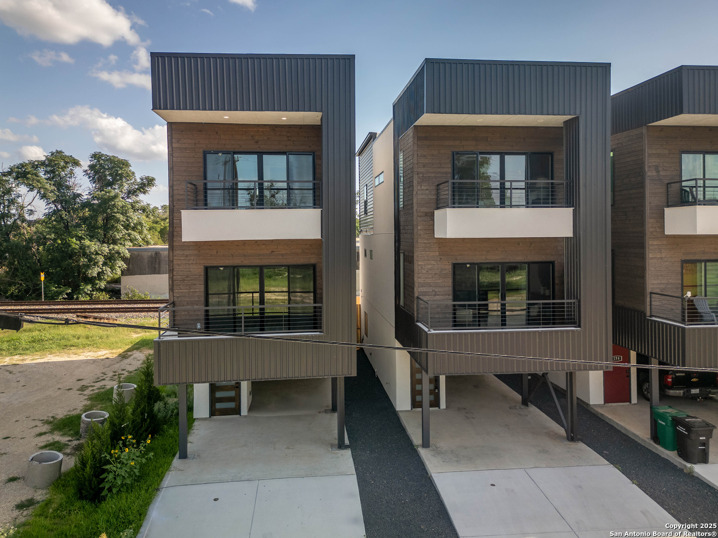142 E Lachapelle