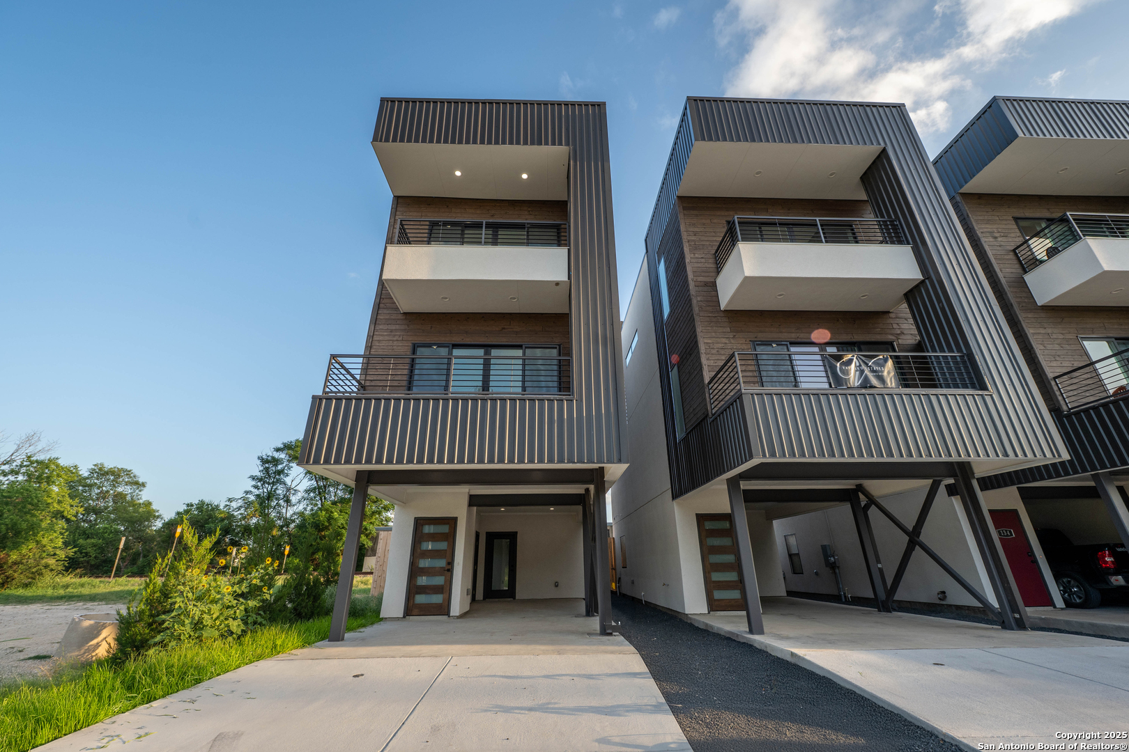 142 E Lachapelle