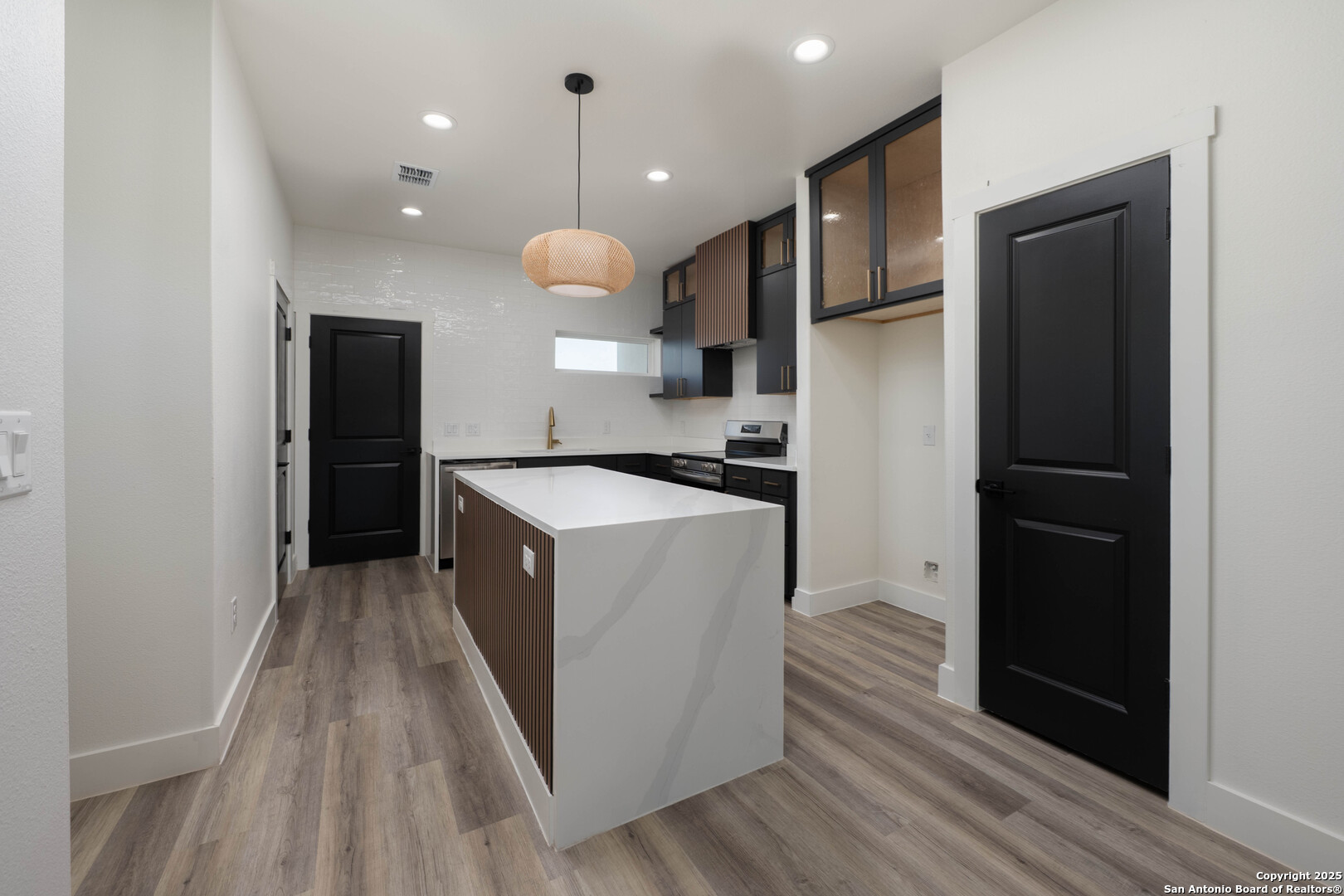 142 E Lachapelle