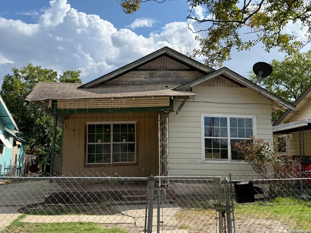Photo of 3134 W TRAVIS ST, San Antonio, TX 78207 (MLS # 1961678)