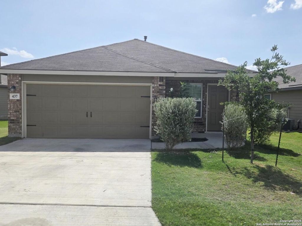 Photo of 437 Middle Green, Floresville, TX 78114 (MLS # 1921971)
