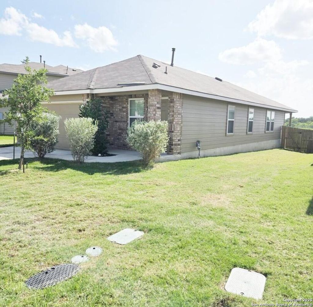 Photo of 437 Middle Green, Floresville, TX 78114 (MLS # 1921971)