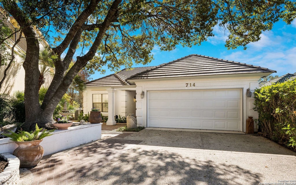 Photo of 714 S Birdsong, San Antonio, TX 78258 (MLS # 1966473)
