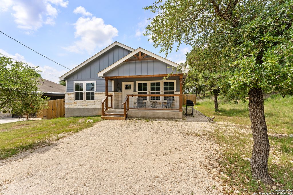 Photo of 2319 WESTVIEW DR, Canyon Lake, TX 78133 (MLS # 1885523)