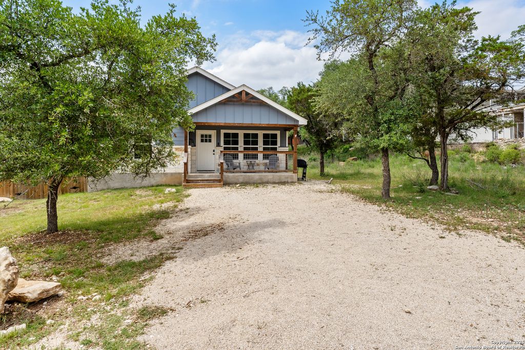 Photo of 2319 WESTVIEW DR, Canyon Lake, TX 78133 (MLS # 1885523)