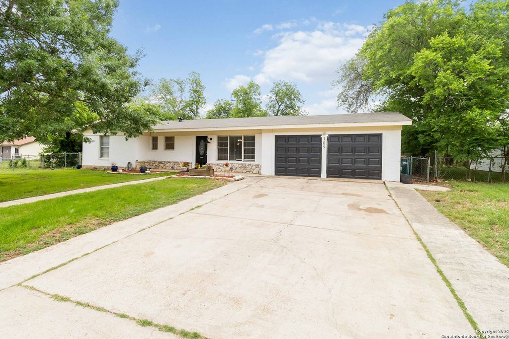 Photo of 189 National, Universal City, TX 78148 (MLS # 1916088)