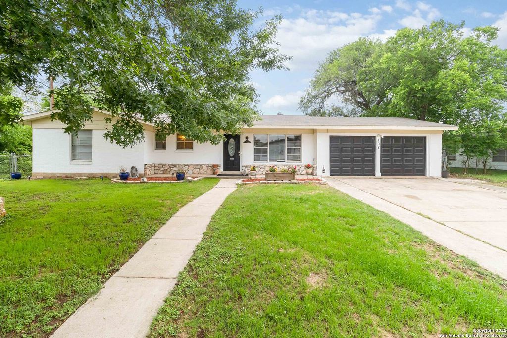 Photo of 189 National, Universal City, TX 78148 (MLS # 1916088)