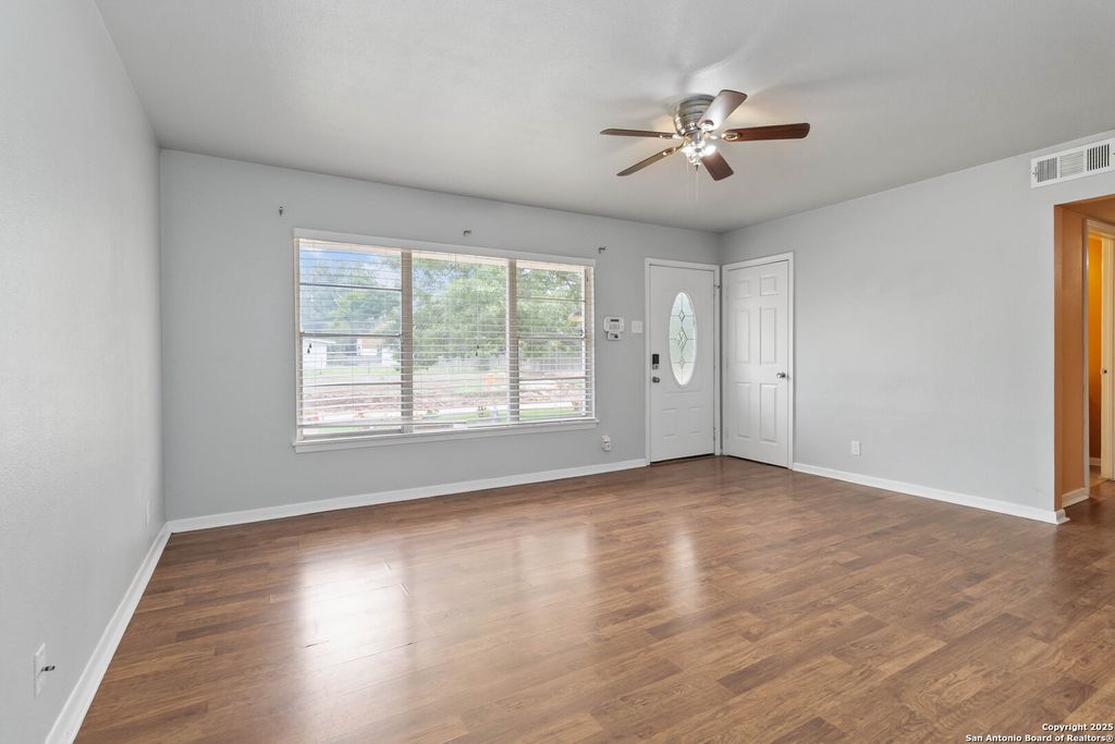 Photo of 189 National, Universal City, TX 78148 (MLS # 1916088)