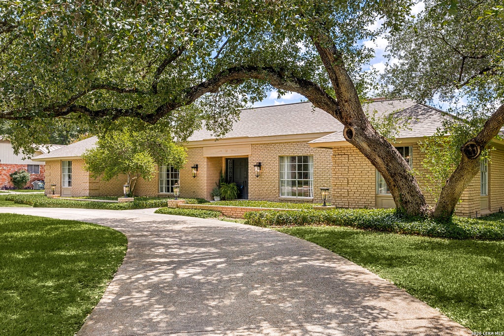 Photo of 200 Sir Arthur Ct, Castle Hills, TX 78213 (MLS # 1967006)