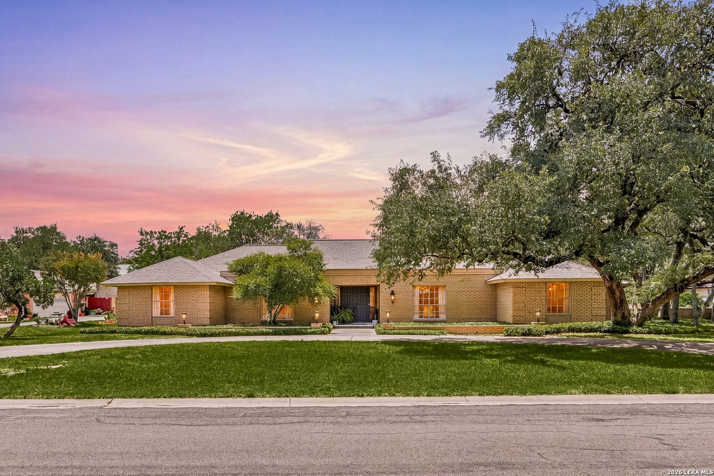Photo of 200 Sir Arthur Ct, Castle Hills, TX 78213 (MLS # 1967006)