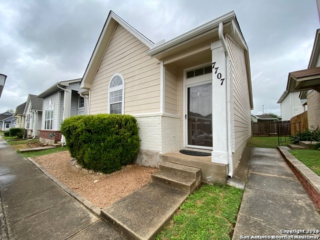 Photo of 7707 CROWN GATE DR, San Antonio, TX 78251 (MLS # 1929910)