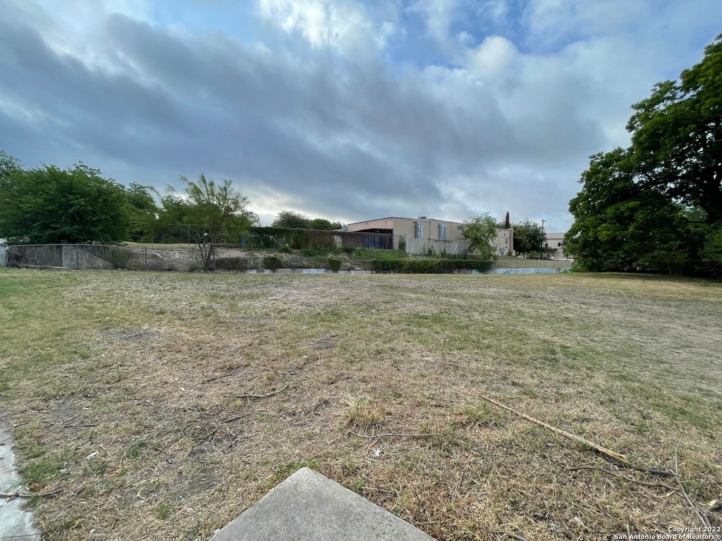 Photo of 310 Uvalde St, San Antonio, TX 78210 (MLS # 1610456)