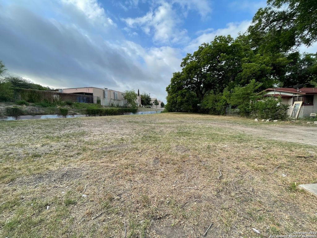 Photo of 310 Uvalde St, San Antonio, TX 78210 (MLS # 1610456)