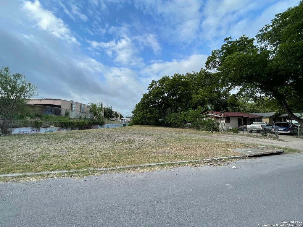 Photo of 310 Uvalde St, San Antonio, TX 78210 (MLS # 1610456)