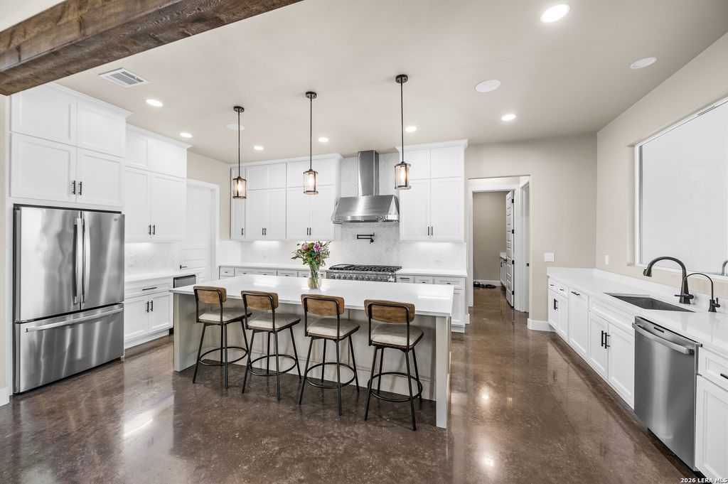 Photo of 104 Juniper Ln, Boerne, TX 78006 (MLS # 1946603)