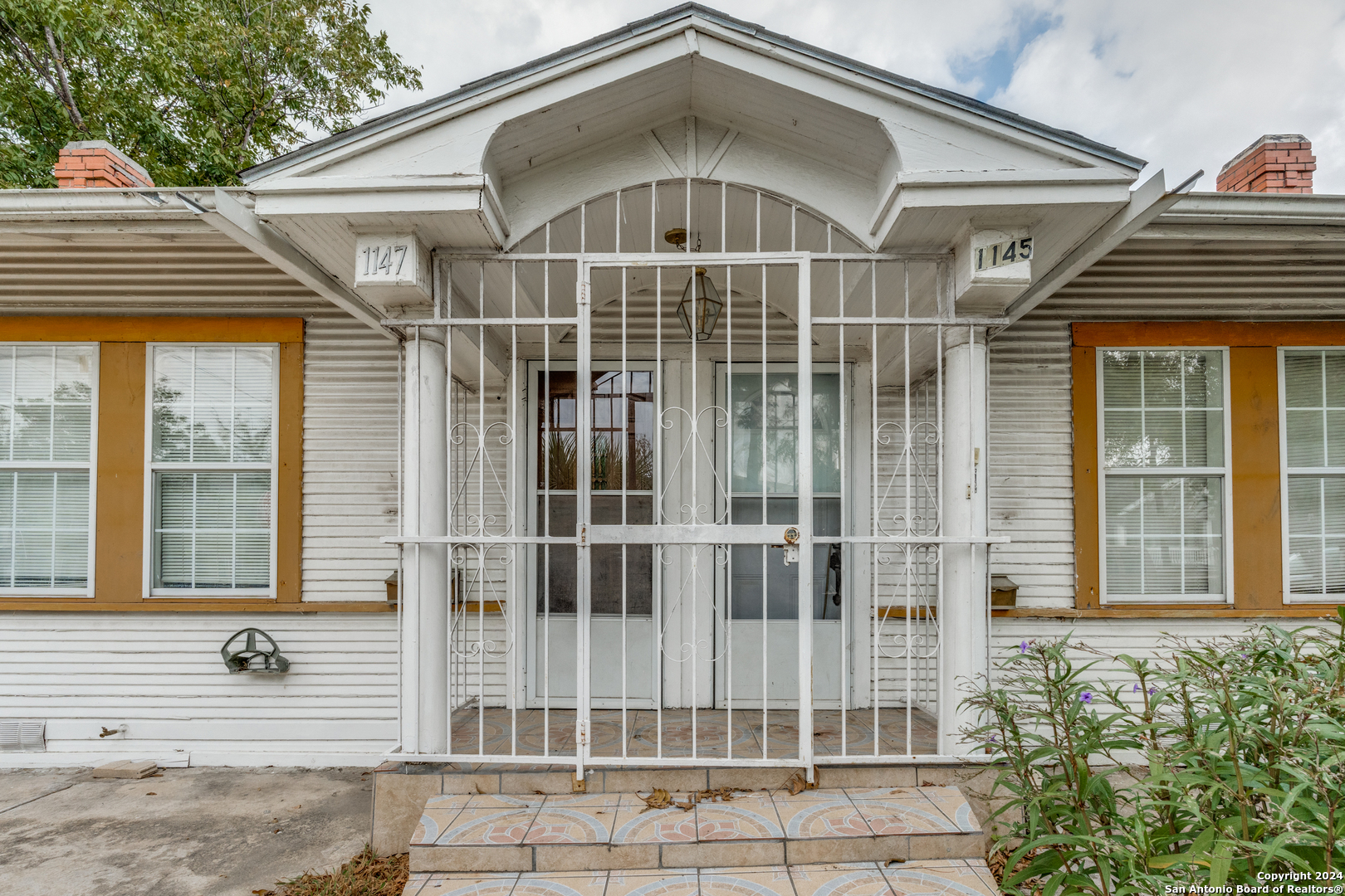 1145 W FRENCH PL
