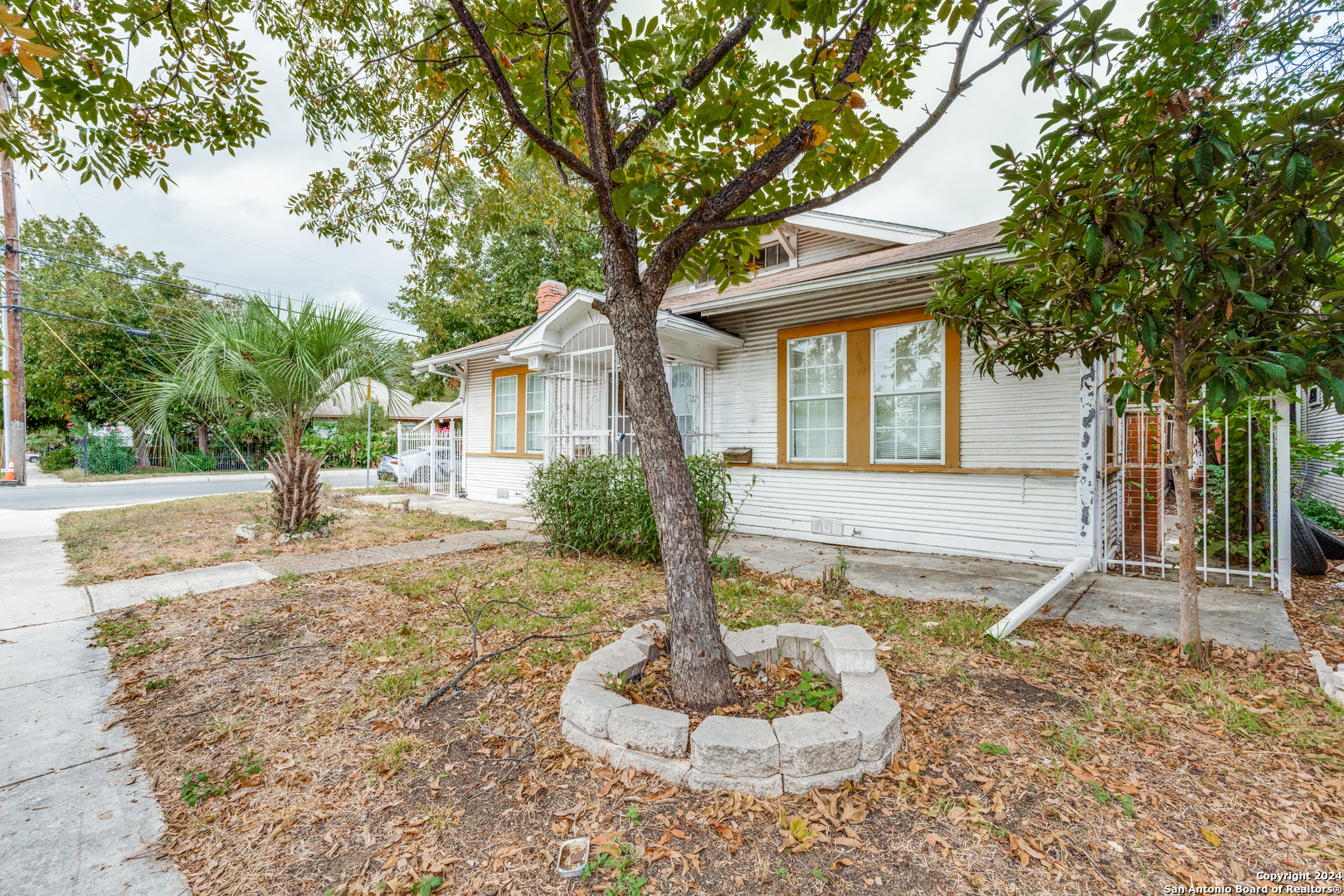 1145 W FRENCH PL