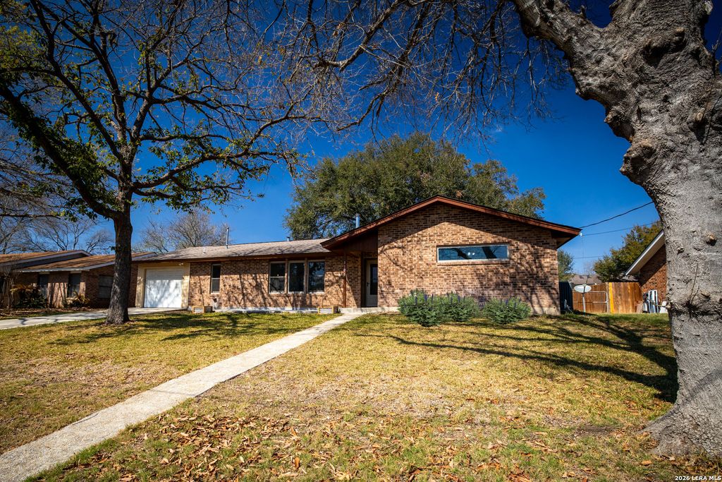 Photo of 1106 Renee St., Seguin, TX 78155 (MLS # 1946297)