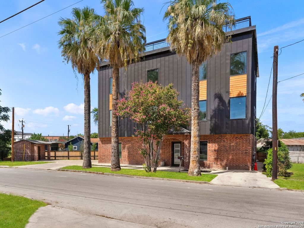 Photo of 727 E Park Avenue, San Antonio, TX 78212 (MLS # 1942626)