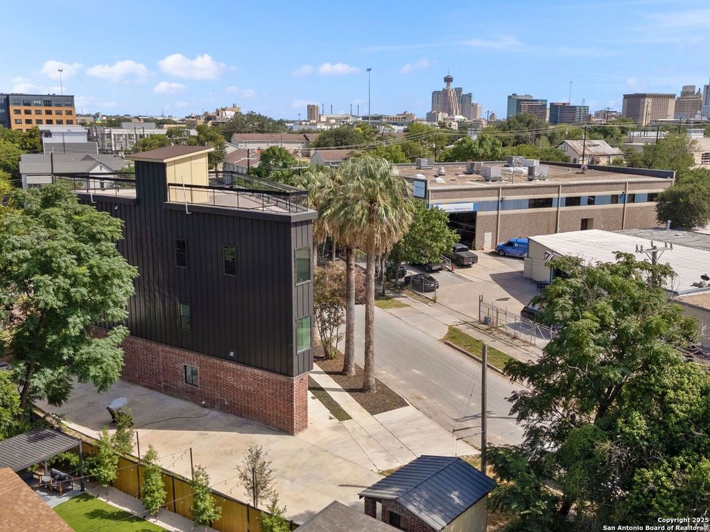 Photo of 727 E Park Avenue, San Antonio, TX 78212 (MLS # 1942626)