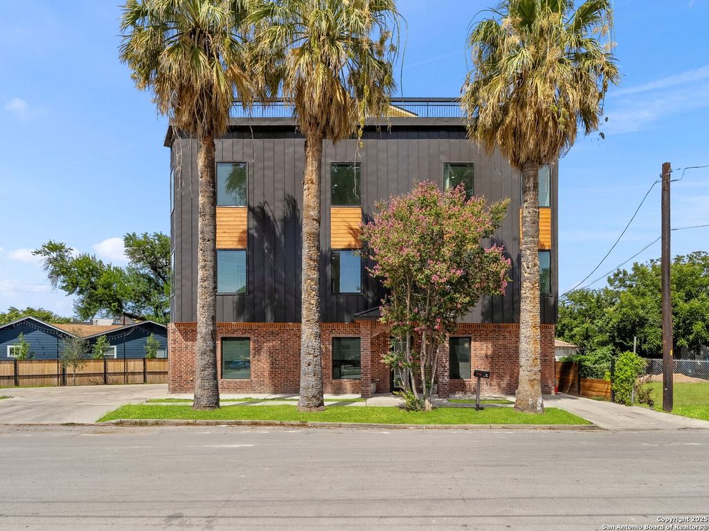 Photo of 727 E Park Avenue, San Antonio, TX 78212 (MLS # 1942626)