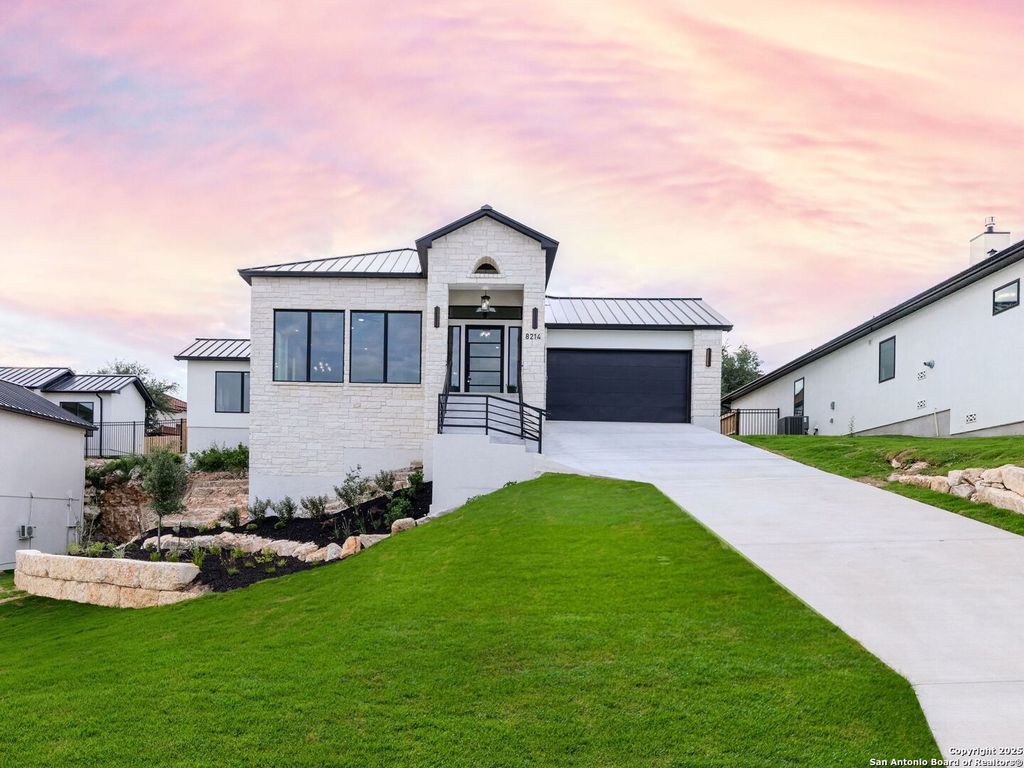 Photo of 8214 Sierra Hermosa, San Antonio, TX 78255 (MLS # 1925802)