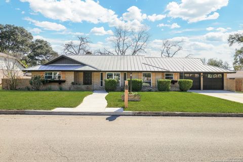 626 Fawndale LN Windcrest TX 78239