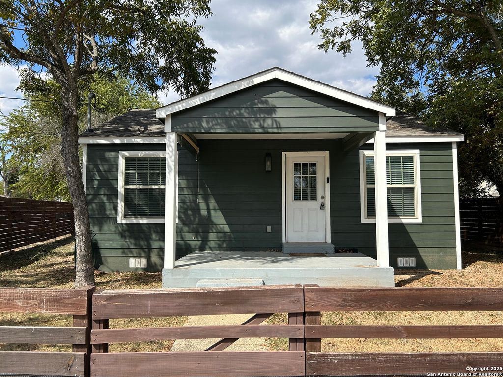 Photo of 1698 W Bridge, New Braunfels, TX 78130 (MLS # 1916310)