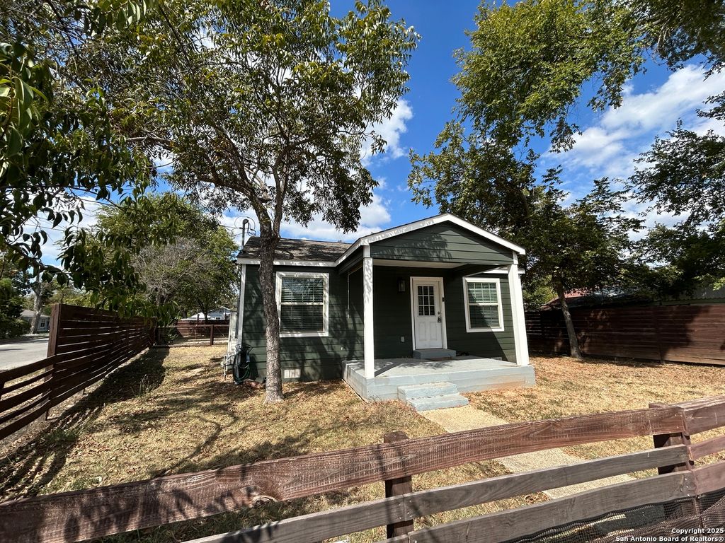 Photo of 1698 W Bridge, New Braunfels, TX 78130 (MLS # 1916310)