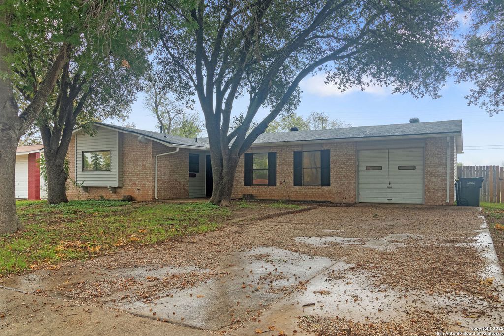 Photo of 800 Brooks Ave, Schertz, TX 78154 (MLS # 1925286)