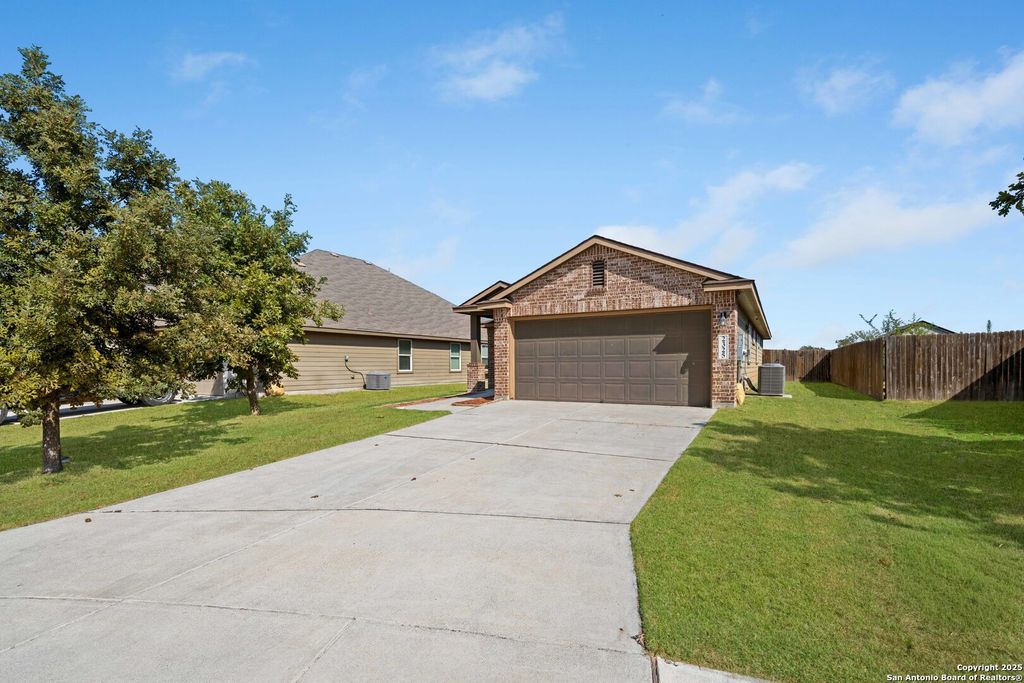Photo of 2325 Lighthouse, New Braunfels, TX 78130 (MLS # 1919006)