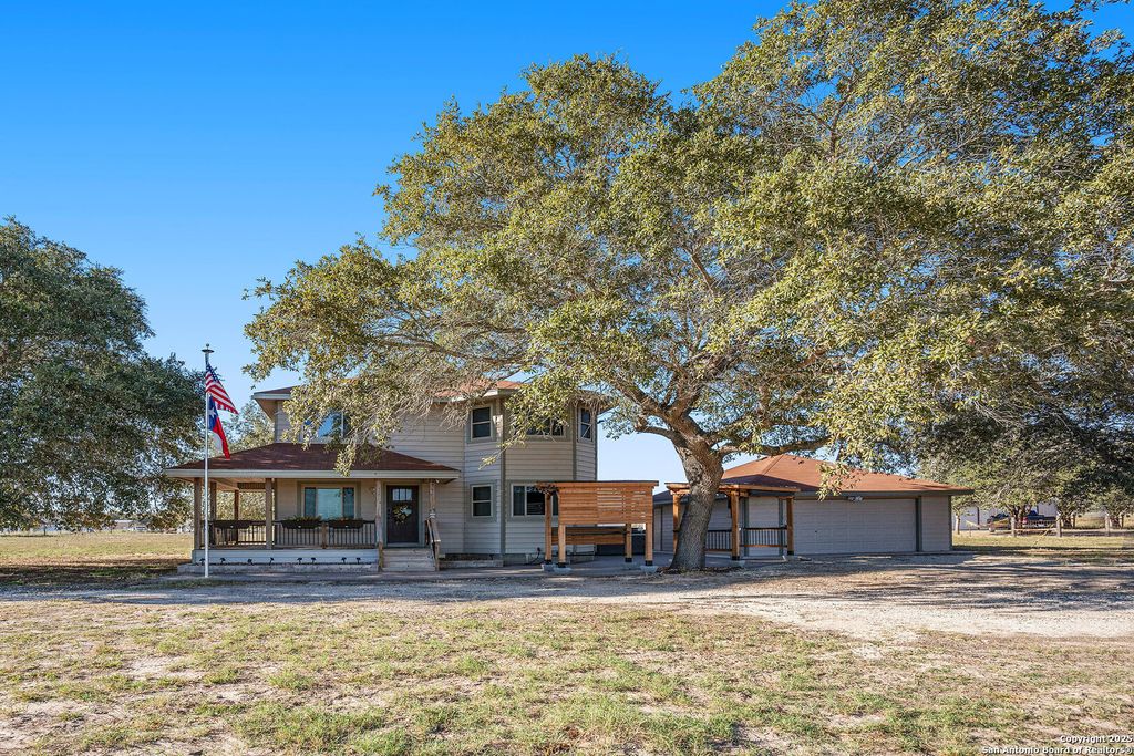 Photo of 250 palo alto, Floresville, TX 78114 (MLS # 1919884)