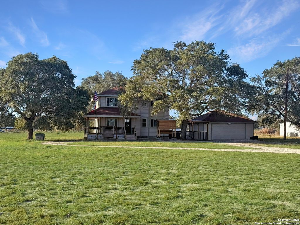 Photo of 250 palo alto, Floresville, TX 78114 (MLS # 1919884)