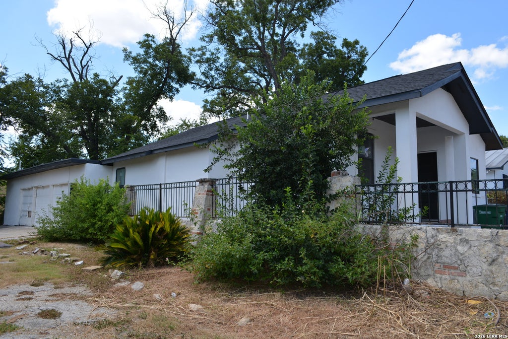 Photo of 302 W LUBBOCK ST, San Antonio, TX 78204 (MLS # 2018885)