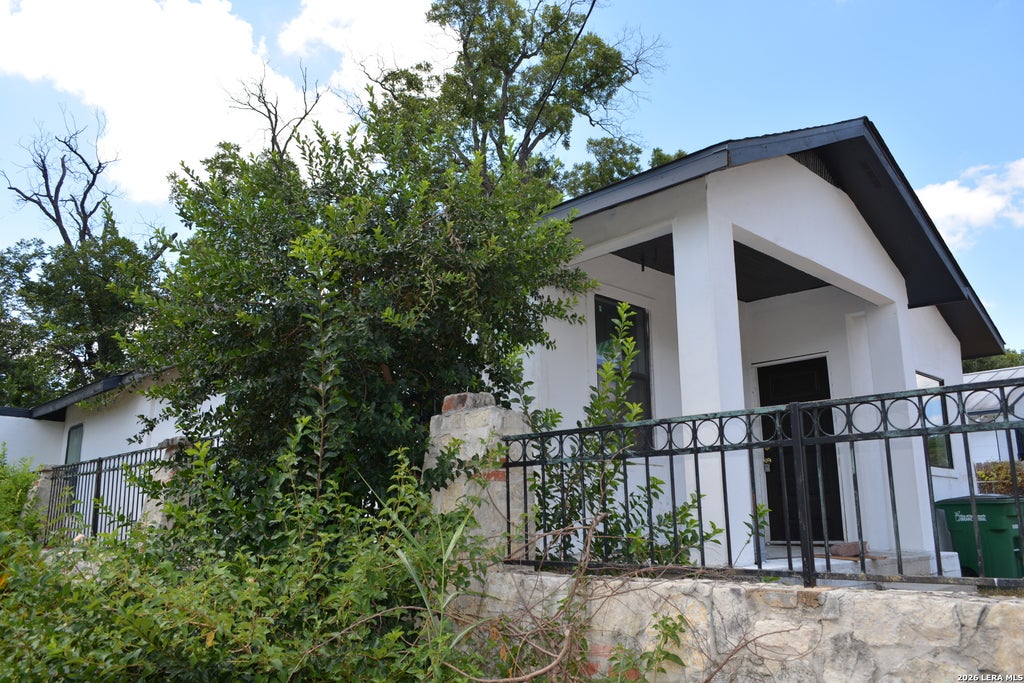 Photo of 302 W LUBBOCK ST, San Antonio, TX 78204 (MLS # 2018885)