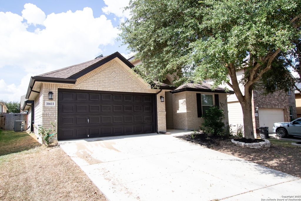 Photo of 16611 Tenaca Trail, San Antonio, TX 78266 (MLS # 1915324)