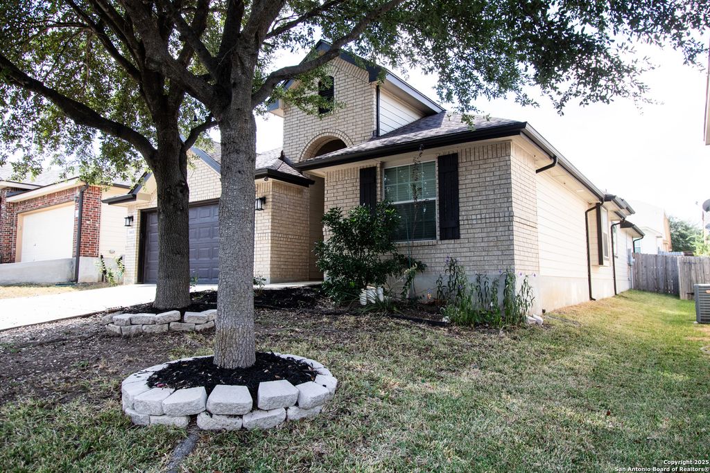 Photo of 16611 Tenaca Trail, San Antonio, TX 78266 (MLS # 1915324)