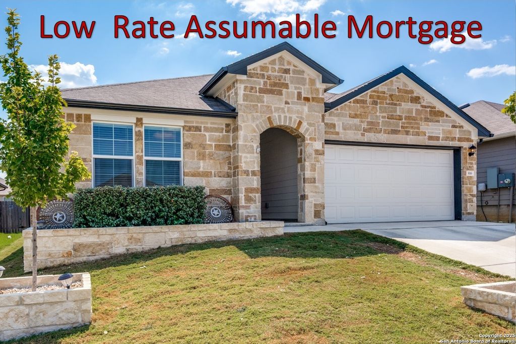 Photo of 816 Indigo Way, Seguin, TX 78155 (MLS # 1941973)