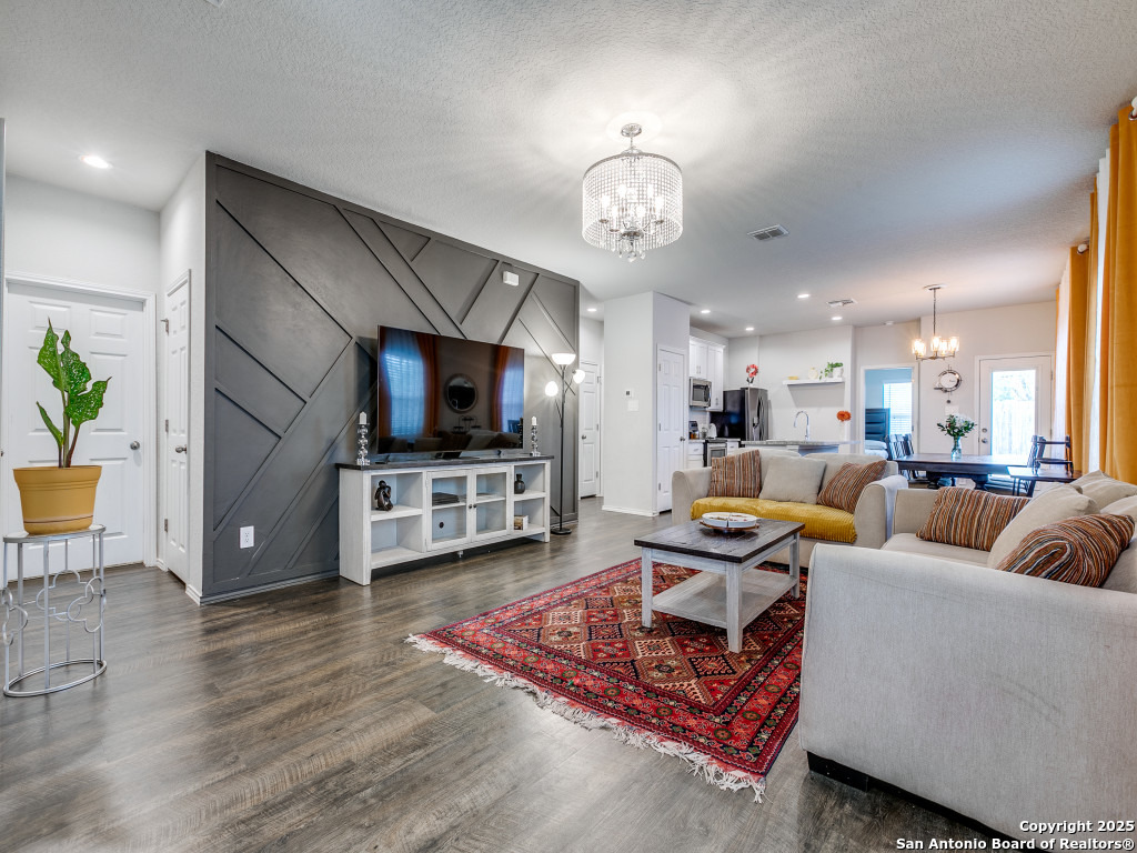 607 Pleasanton Spring
