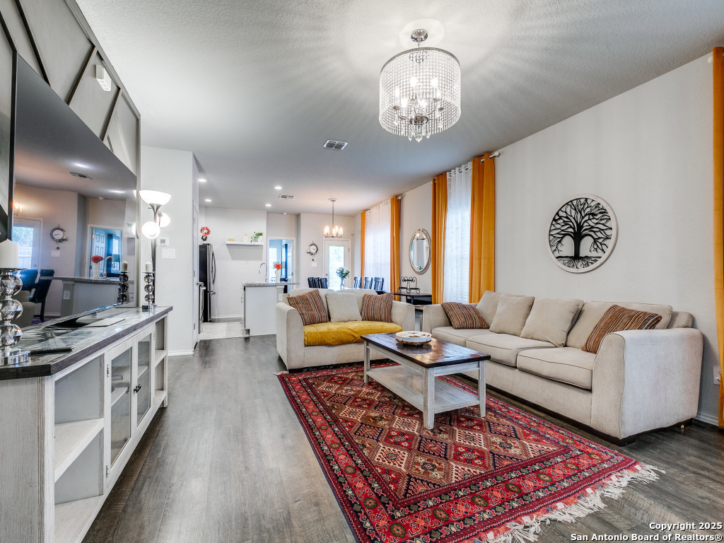 607 Pleasanton Spring