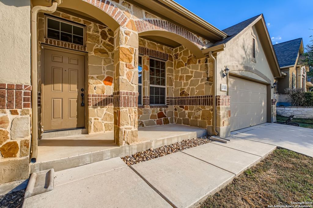 Photo of 17820 Oxford Mt, Helotes, TX 78023 (MLS # 1914386)