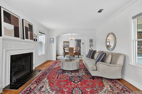 Photo of 123 E Elmview, Alamo Heights, TX 78209 (MLS # 1934026)