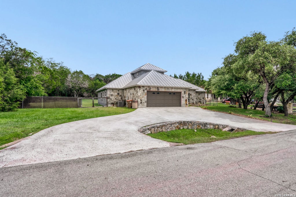 Photo of 748 CANYON OAKS DR, Canyon Lake, TX 78133 (MLS # 1971258)