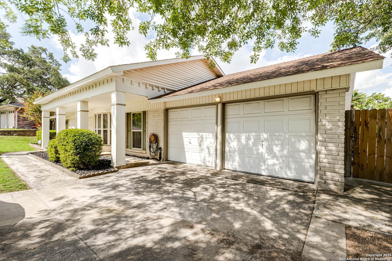 16519 Burr Hill
