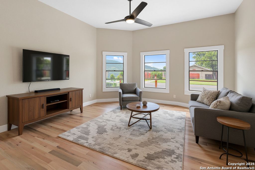 Photo of 926 Nolan St, San Antonio, TX 78202 (MLS # 1938337)