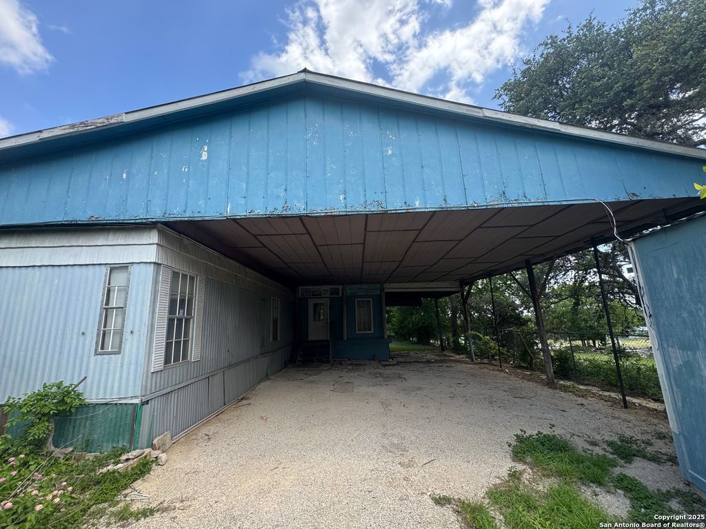 Photo of 116 Rambling, Canyon Lake, TX 78133 (MLS # 1877868)