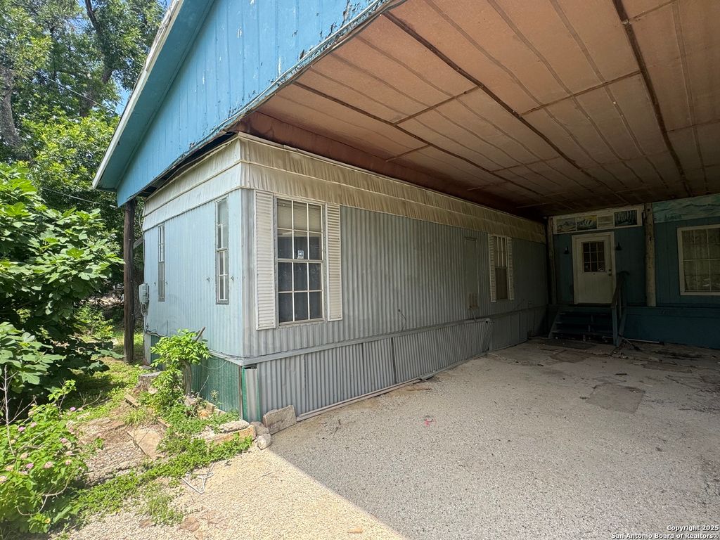 Photo of 116 Rambling, Canyon Lake, TX 78133 (MLS # 1877868)